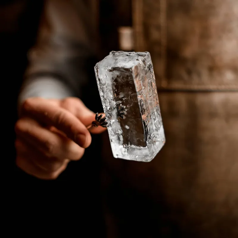 Caurspīdīgs ledus stienis 4x4x12 cm highball glāzei
